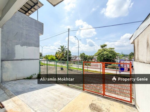 Freehold & Non Bumi Lot | 3 Storey Terrace Bayan Parkhomes, Batang Kali