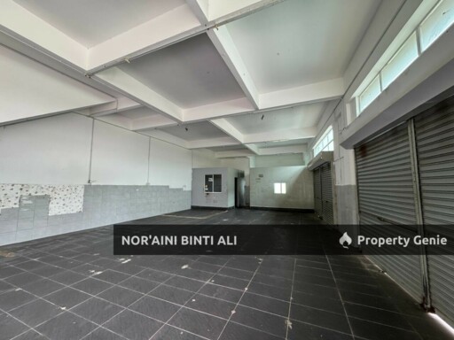Facing Jalan utama Corner Lot Shoplot Tanjung Lumpur, Kuantan,Pahang