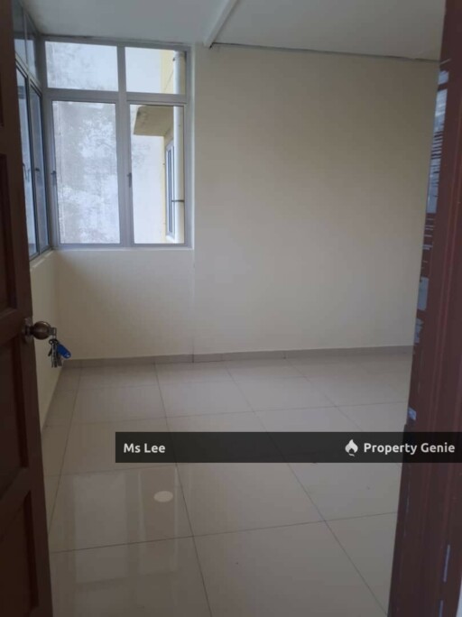 PKNS Flat @ Seksyen 24, Shah Alam-Blok 54 3rd floor-Sale Below Bank Value Rm30k