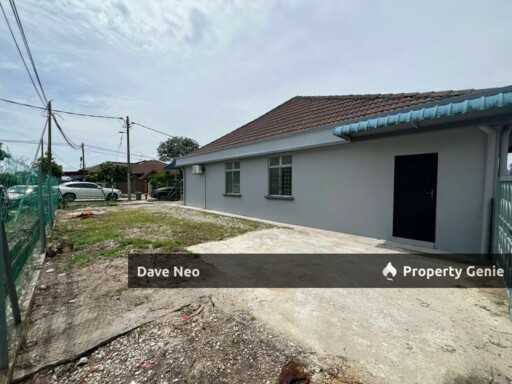 Jalan Kebangsaan • Taman Universiti • 1-Storey House • Corner Lot