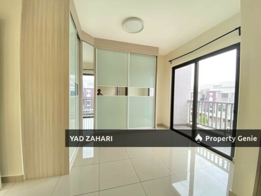 The Strata, Bangi | Townhouse 3 Bedrooms | RM550K - Brand New Unit and Semi Furnished