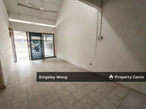 Menglembu Impiana Adril 1.5 Storey Terrace House Good Condition Near Lahat Pengkalan