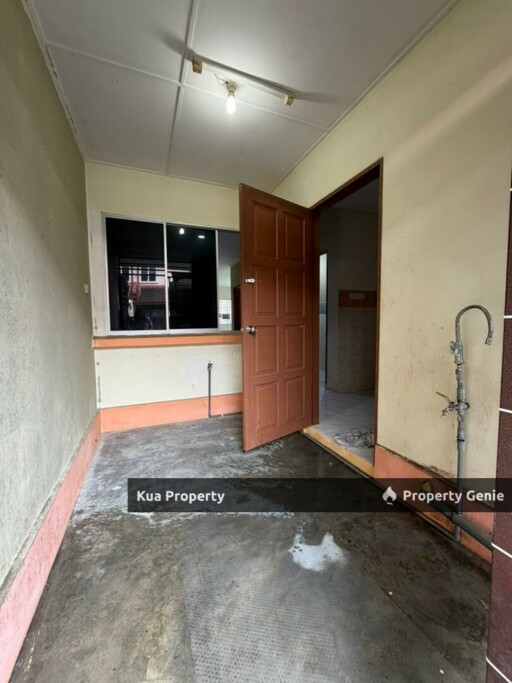 Double Storey Terrace Intermediate for Sale! Located at Stakan Jaya