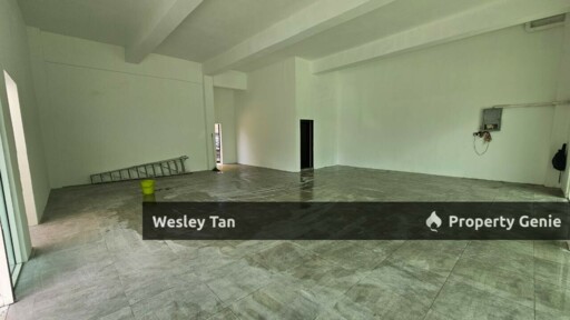 Melaka Raya 1.5 Storey Commercial Corner Shop with Rooftop Balcony Surrounded by 5 Banks