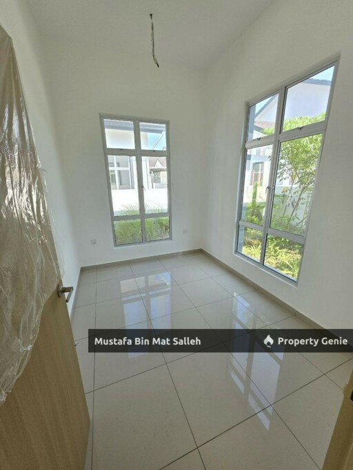 [Corner Unit] Koyak Plastik, Taman Serai Wangi