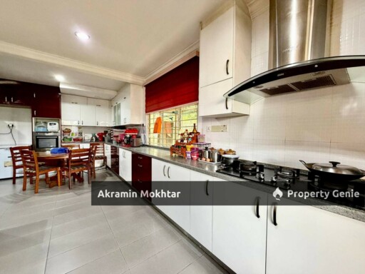 Freehold & Renovated | Setingkat Setengah Bungalow Jalan Tasik Biru Sungai Buloh