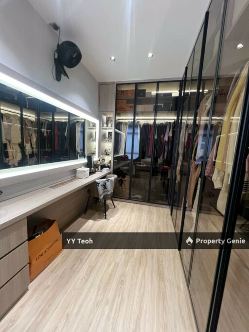 8 Residence 2.5 Storey Superlink