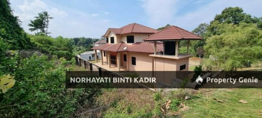 BANGLO 2 TINGKAT TANAH SANGAT BESAR PERKAMPUNGAN DARAT SEKOLAH BESERAH