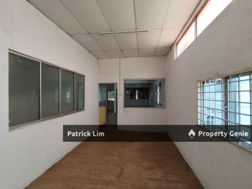 Ayer Keroh Main Road (1St Floor) End Lot For Rent