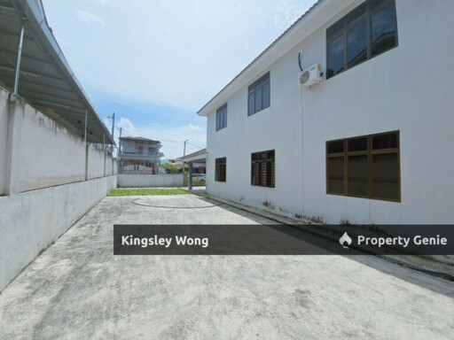 Bukit Merchu Kuala Kangsar Freehold Double Storey Inter Corner House big size land 20x82