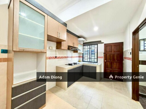 JP Perdana, Mount Austin