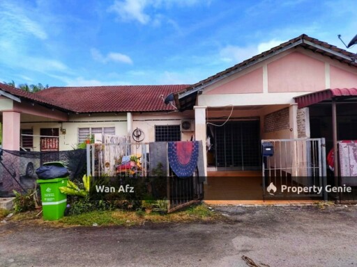 TERES SETINGKAT DI SERI MAHKOTA PERMAI, TAMAN TUNAS MAHKOTA, KUANTAN