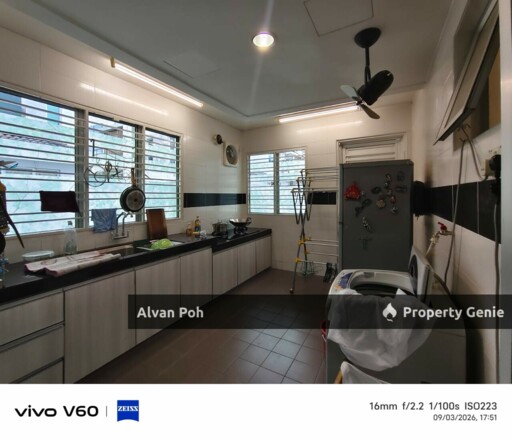 Freehold Double Storey Endlot With Fully Furnished