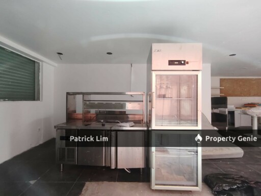Melaka Raya Main Road Ground Floor (End Lot) For Rent