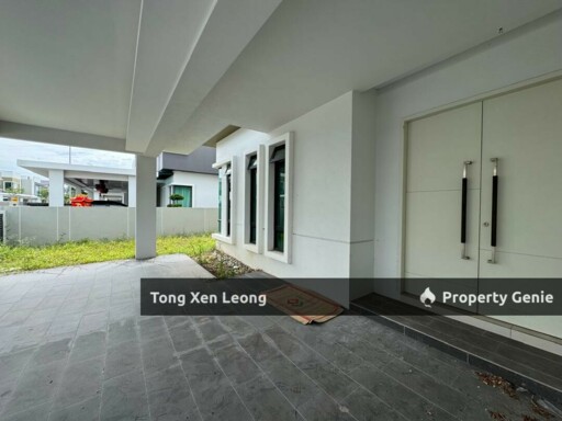 8 Residence Ujong Pasir