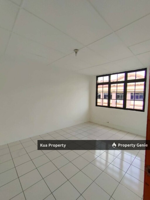 Big Size MJC 3rd Floor Corner Shophouse / Apartment For Sale
