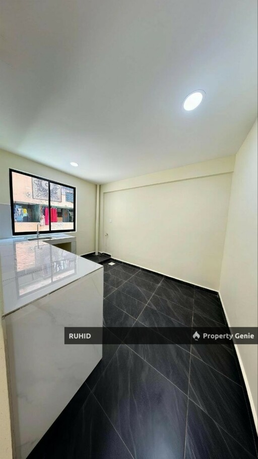 Level 1 Renovated Flat Geharu Taman Rinting Masai | 3 Bedrooms 2 Bathrooms | Freehold