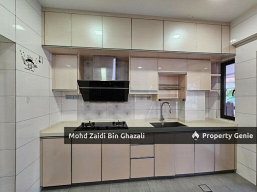 Below Market Renovated  2.5 Storey Terrace Presint 8