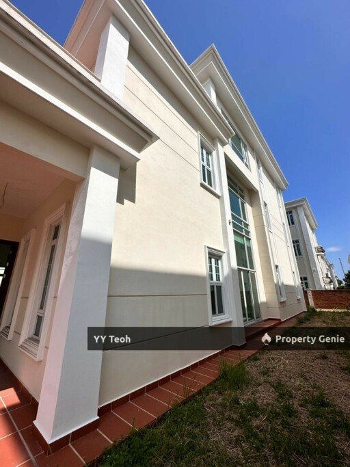 Straits Courtyard Triple Storey Bungalow