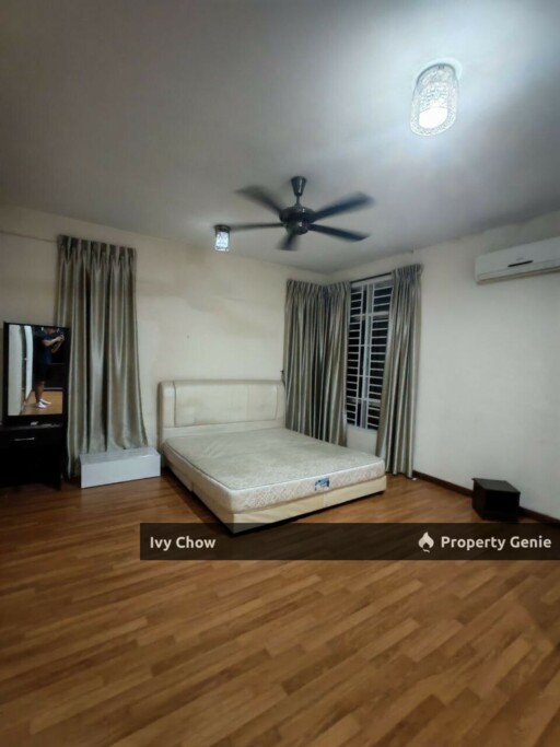 Nusa Bestari Master Room for Rent