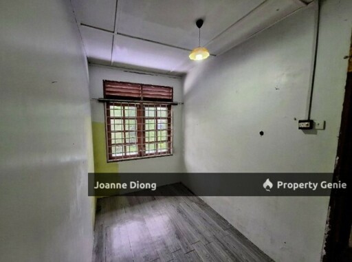 Sek 10 PJ Double Storey House