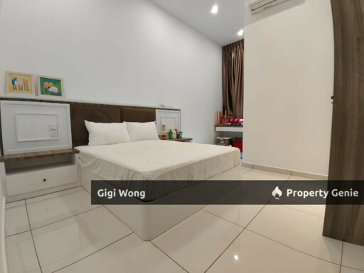 8 Residence Superlink 2.5 Terrace House