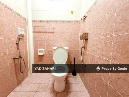 Seksyen 20, Shah Alam | 2-Storey Terrace 4 Bedrooms | RM599K - Renovated and Non Bumi Lot