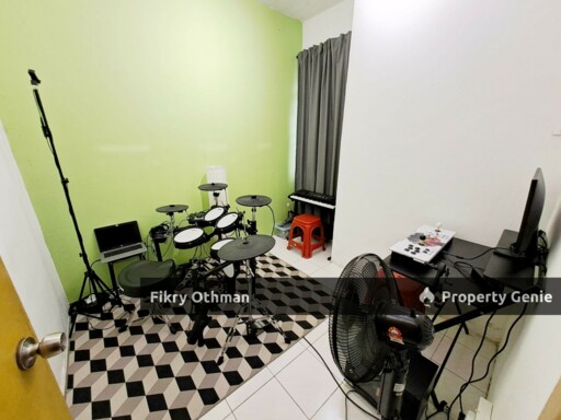 Facing Padang, Depan Surau. Teres 2 Tingkat Tmn Dahlia, Bandar Baru Salak Tinggi Sepang.