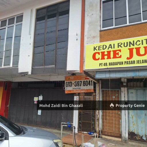 Kedai 2 tingkat pekan Jelawat