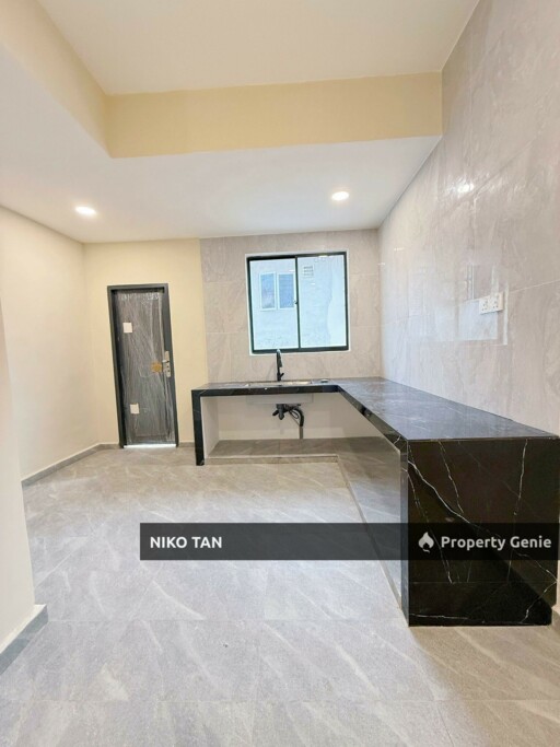 Taman Perling 1 Storey With Renovated & Extended Kitchen