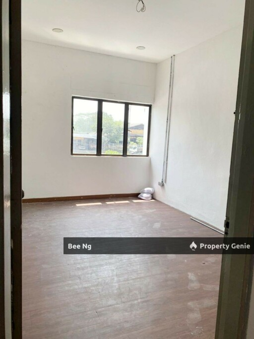 Taman Tasek/Jalan Glasiar/Double Storey Shop Lot/Facing Main Road