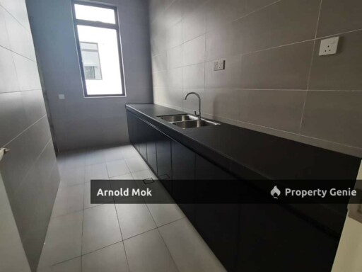 2 Storey Terrace House @ South Hills Bandar Seri Alam for Sale