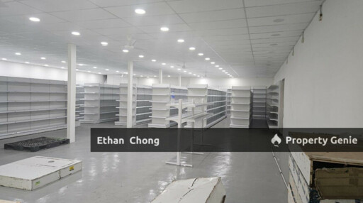 JALAN BUKIT KEMUNING 1 STOREY SHOP WITH STAFF HOUSING AND WAREHOUSE FOR RENT