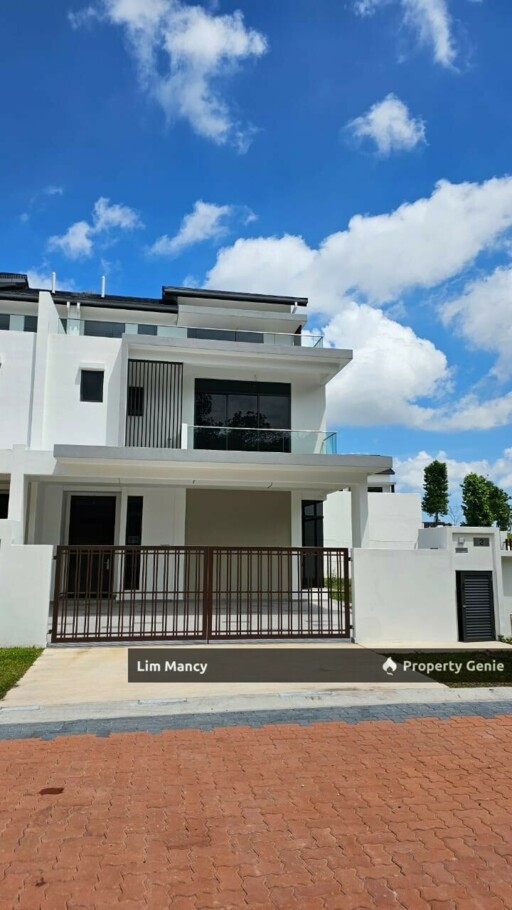 Horizon Hills @Kingswood Three Storey Cluster Corner