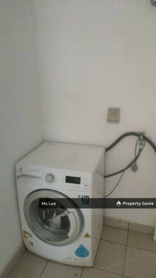 Lakeville Residence with KLCC & KL Tower View - Sale Below Bank Value Rm90k