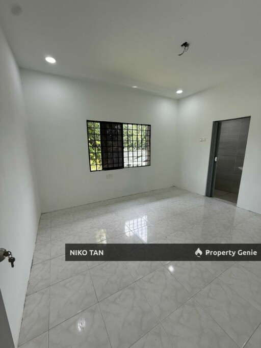 Jalan Jambu Laut 1Stry End Lot Taman Kulai Besar For Sale
