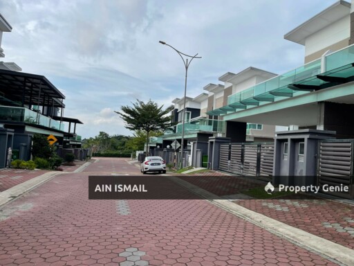 [100K BELOW MARKET] SEMI-D 2STOREY MAHKOTA HEIGHT (P2) KOTASAS, KUANTAN