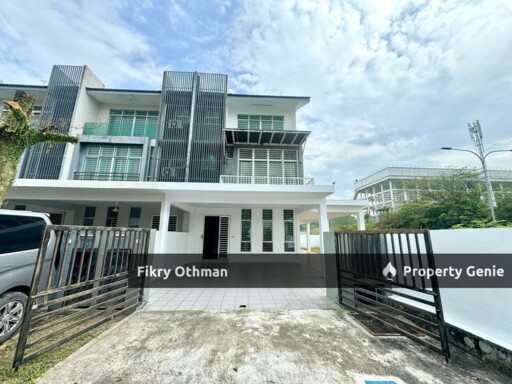 Corner Lot 3 Storey Bangi Avenue