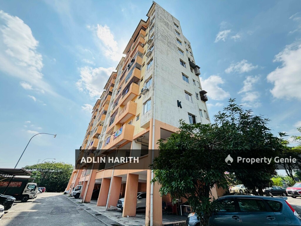 FREEHOLD END UNIT Pangsapuri Kinabalu, Balakong Cheras Selangor.