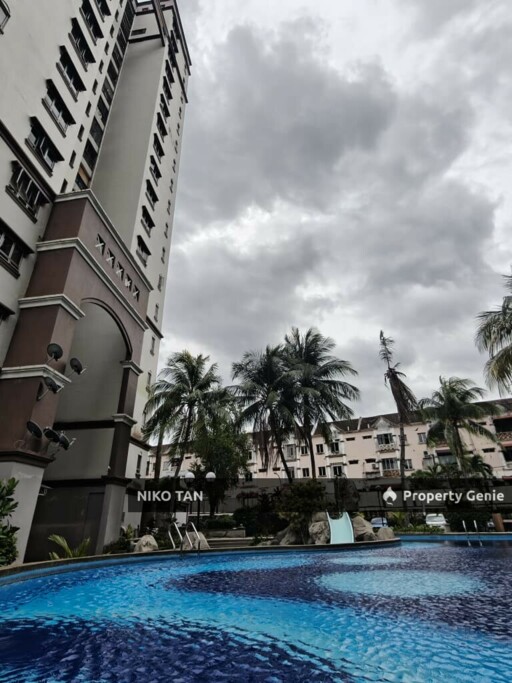 Dwi Mahkota Condo With 24Hours GnG Tampoi For Sale