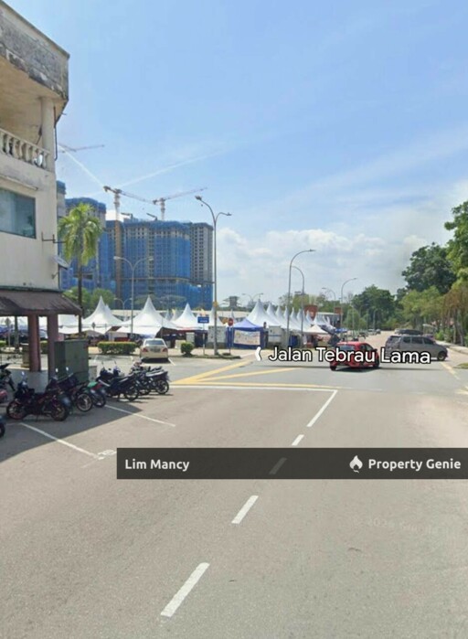 Taman Suria,Larkin Three Storey Commercial Corner