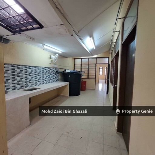 Kedai 2 tingkat pekan Jelawat