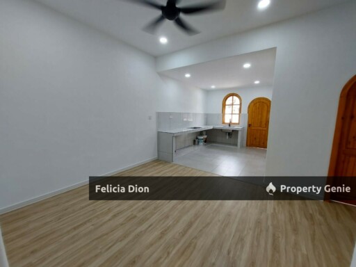 𝐌𝐚𝐥𝐢𝐦 𝐙𝐚𝐡𝐢𝐫 𝐒𝐢𝐧𝐠𝐥𝐞 𝐒𝐭𝐨𝐫𝐞𝐲 𝐓𝐞𝐫𝐫𝐚𝐜𝐞 𝐟𝐨𝐫 𝐒𝐚𝐥𝐞🏡FULLY RENOVATED