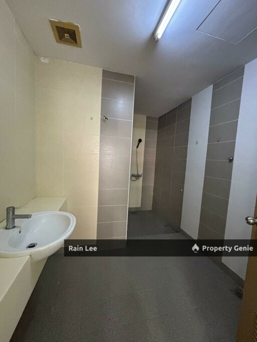 Freehold / Fully Extended / 3 Storey Terrace for Sale / Intermediate Lot / Near Pavilion Bukit Jalil /24Hrs Security with Gated & Guarded