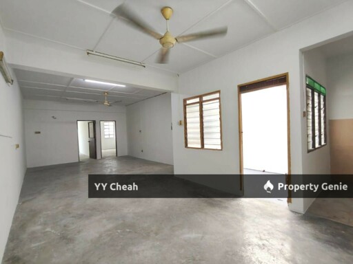 Lahat / Pengkalan Ipoh Two Storey Shoplot For Sale, Facing Main Road, Good Condition, Repaint