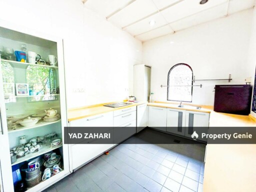 Seksyen 11, Shah Alam | Bungalow 6+1 Bedrooms | RM1.8M - Bungalow with Split Level & Huge Land