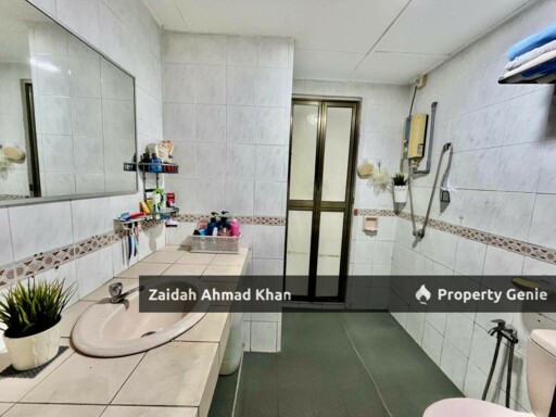 VILLA LAGENDA CONDOMINIUM SELAYANG BATU CAVES CONDOMINIUM FOR SALE HIGH FLOOR PARTLY FURNISHED