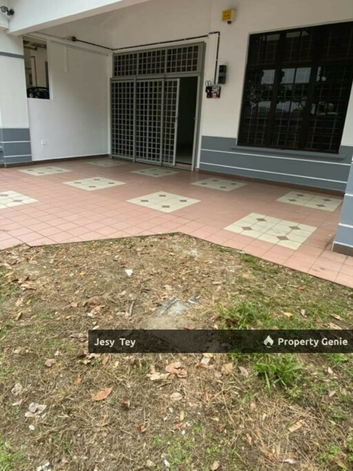 Taman Molek 1.5 Storey Corner Terrace House Rent