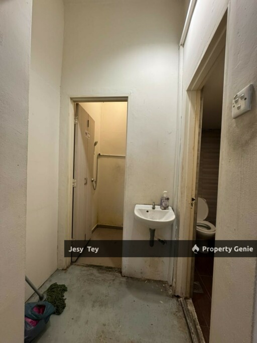 (Taman Molek) Double Storey Shop For Rent