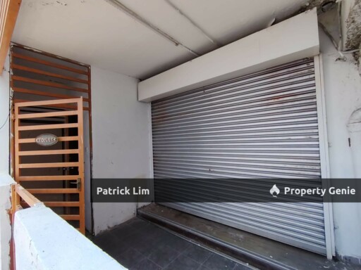 Melaka Raya Main Road Ground Floor (End Lot) For Rent